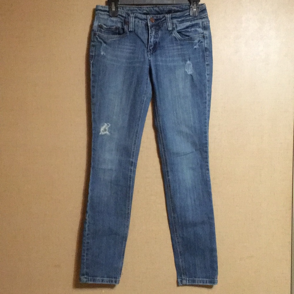 Refuge Juniors Lightly Distressed Jeans